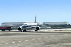 国产大飞机“向空图强” 东疆助力南航首架C919国产大飞机入列图片