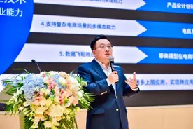 清华教授周伯文：“通专融合”是当下AI与产业结合的一条路图片