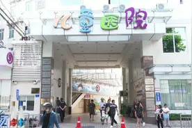 一岁女童被扎多个针眼！家长：为她好图片
