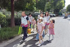 体验城市管理  倡导垃圾分类  “童眼看城管”系列夏令营活动火热进行中图片