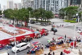 无序摆摊形成“马路集市”，东莞南城总部基地占道经营隐患多图片