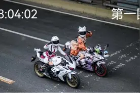 三女骑为涨粉非法改装“狂飙”！警方“出手”图片