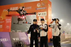 “光马”安保尽显高科技：44架无人机悬停赛场周边，开辟禁行区域智能导航图片