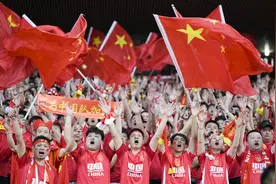 70588人！国足主场赛观众人数创新高图片