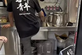员工在后厨水池洗脚！蜜雪冰城被约谈，涉事门店已关闭图片