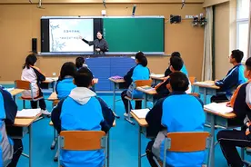 陈燕：南大高材生10载耕耘  用手语教聋人孩子学诗词图片