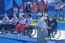 再夺金牌！“东莞妹”陈敏仪残奥会射箭团体项目夺冠图片