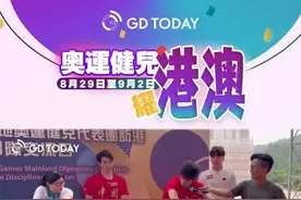 潘展乐现场教“划水”：原来“手肘要拗出”图片