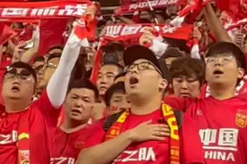 果然视频丨国足战平泰国，赛后球迷齐声高唱《歌唱祖国》图片