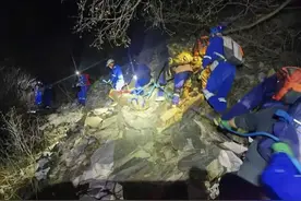 痛心！父亲带8岁儿子参加亲子活动时身亡！孩子：以为爸爸睡着了……图片