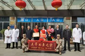 排面拉满！立功喜报送到了军嫂单位图片