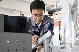 （教育）扎根职业教育里的“摘金”教练图片
