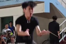 卧虎藏龙！体校男生用双截棍打出铁树银花图片
