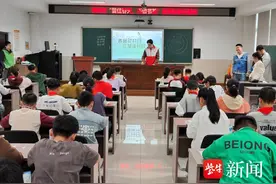 养成良好阅读习惯，享受阅读乐趣！常熟琴川街道泯泾村开展“留住春天，巧做书签”世界读书日活动图片