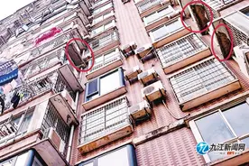 危险！九江一小区外墙脱落砸中汽车……图片