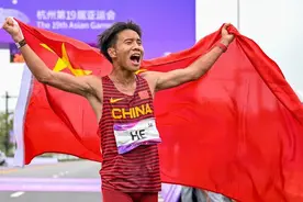 2小时6分57秒！何杰再创中国马拉松新纪录图片