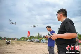 2023新疆现代农业机械演示展示交易会在昌吉市开幕图片