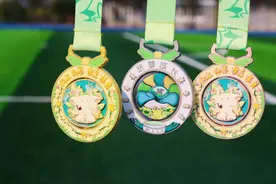 长沙小学生真牛！运动会奖牌，是他们自己设计的图片