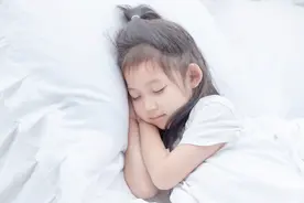 关于睡眠｜一起来聊聊0～5岁儿童的睡眠图片