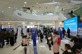武汉东西湖区将军路街将招聘会开进商圈图片