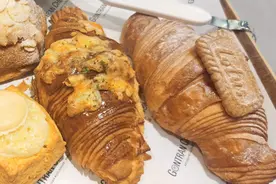 美食DIY丨烤一箱松软可口的牛角包与家人分享图片