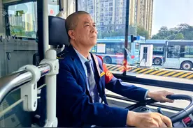 “人生就是要积极地向前看”  公交司机徐路江：状态调整好了什么都对了图片