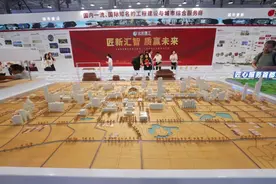 长安街沙盘与中轴线模型展现北京老城文化底蕴图片