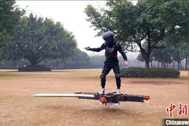 四川“90后”小伙造载人“飞剑”走红网络 欲圆“御剑飞行”武侠梦图片