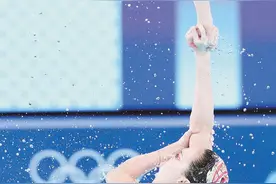 水中仙子为何“捏”着鼻子？图片