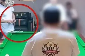 一杆台球入洞，想打“擦边球”？拘！图片