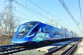 “中车长客造”全球首列氢能源市域列车达速“奔跑”图片