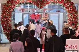长春新人“520”扎堆领证 简约婚礼渐成风尚图片