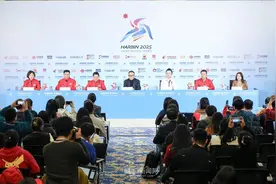 【新闻发布】护旗手赵宏博：年轻“黑马”一定会让亚冬赛场更精彩图片