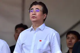 新任足协主席宋凯首度公众亮相：青训是头等大事，不能再出奇葩政策图片
