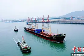 福建漳州古雷石化园区大吨位散货PTA首次出口巴基斯坦图片