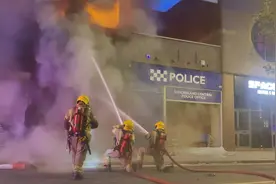 英国桑德兰市发生袭警和纵火事件 致3名警察受伤图片