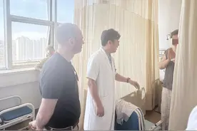 青岛“握手”西班牙，青大附院血管外科联合欧洲著名专家完成一例挑战性手术图片