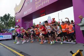 2024中缅瑞丽—木姐跨国马拉松赛在瑞丽举行图片