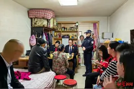 90岁大爷起诉离婚称老伴疏于照顾自己，老伴则说零花钱太少 法官调解重归于好图片