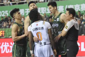 半场低迷半场热血，“不够聪明”的南京同曦赛季首尝主场输球滋味图片