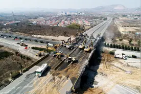 山东高速集团沈海高速两汾段改扩建48小时完成15座跨线桥拆除图片