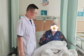 91岁婆婆查出结肠癌，微创手术助力高龄老人康复图片
