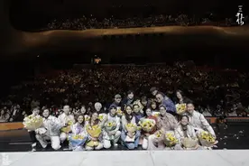 舞台剧《一日三秋》成都首演 原著刘震云：震撼，有经典气质图片