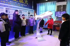 柘城县：寒假充满“科技范儿” 一起玩转科技馆图片