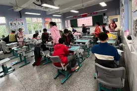 每天进教室，手表都会警报！杭州一班主任突发性耳聋，医生建议静养，老师：简直天方夜谭！图片