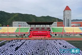 承德医学院举行2024级新生开学典礼暨军训动员大会图片