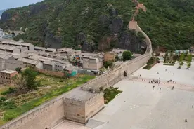新时代中国调研行·长城篇丨开放包容、守望和平——从“大境门”看万里长城的文化内涵图片