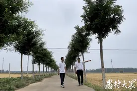 镇村田长话耕保|村级田长胡兴亮： “铺天盖地”搞耕保宣传，管图片