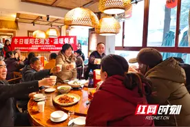 暖心相聚！爱心餐馆宴请老人共享“家”温暖图片