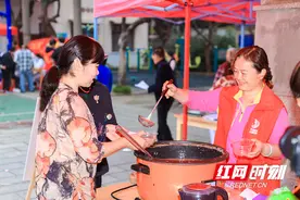 长沙韶光社区：融情融邻“过重阳”图片